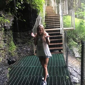 Meet your Posher, Téa